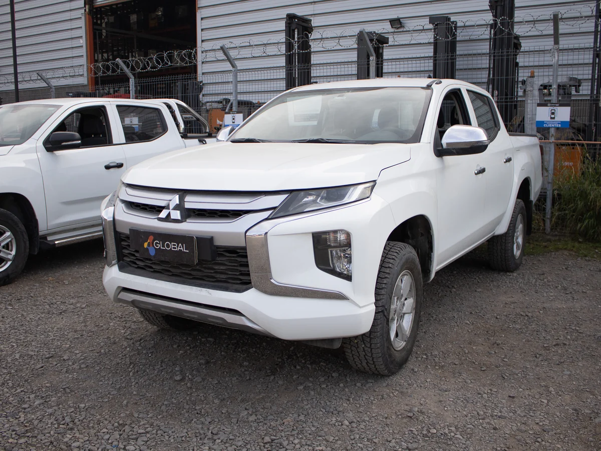Mitsubishi L200 CR 2023 miniatura 1
