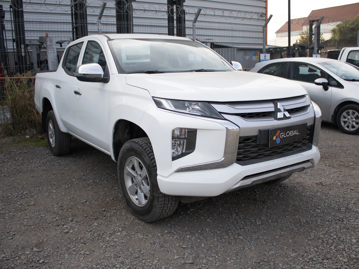 Mitsubishi L200 CR 2023 miniatura 2