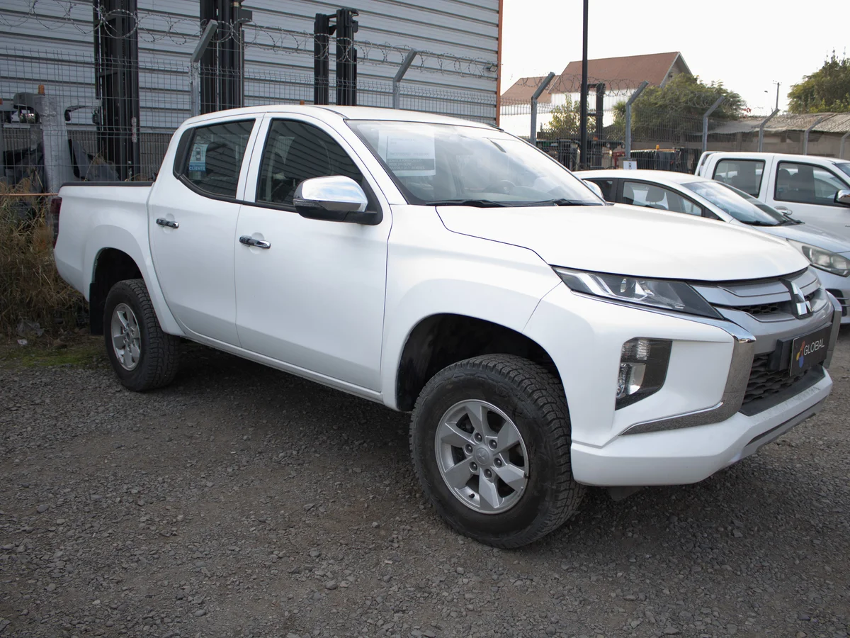 Mitsubishi L200 CR 2023 miniatura 5