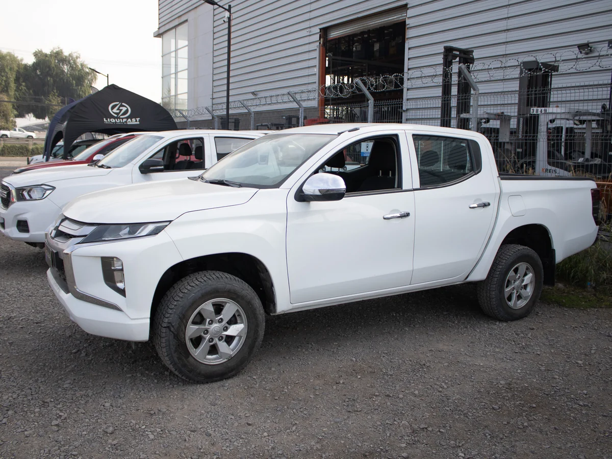 Mitsubishi L200 CR 2023 miniatura 6
