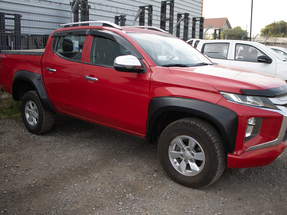 Mitsubishi L200 4x4 2022 miniatura 5