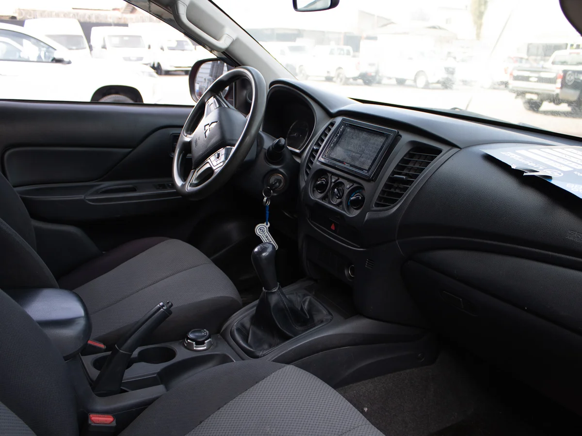 Mitsubishi L200 4x4 2022 miniatura 7