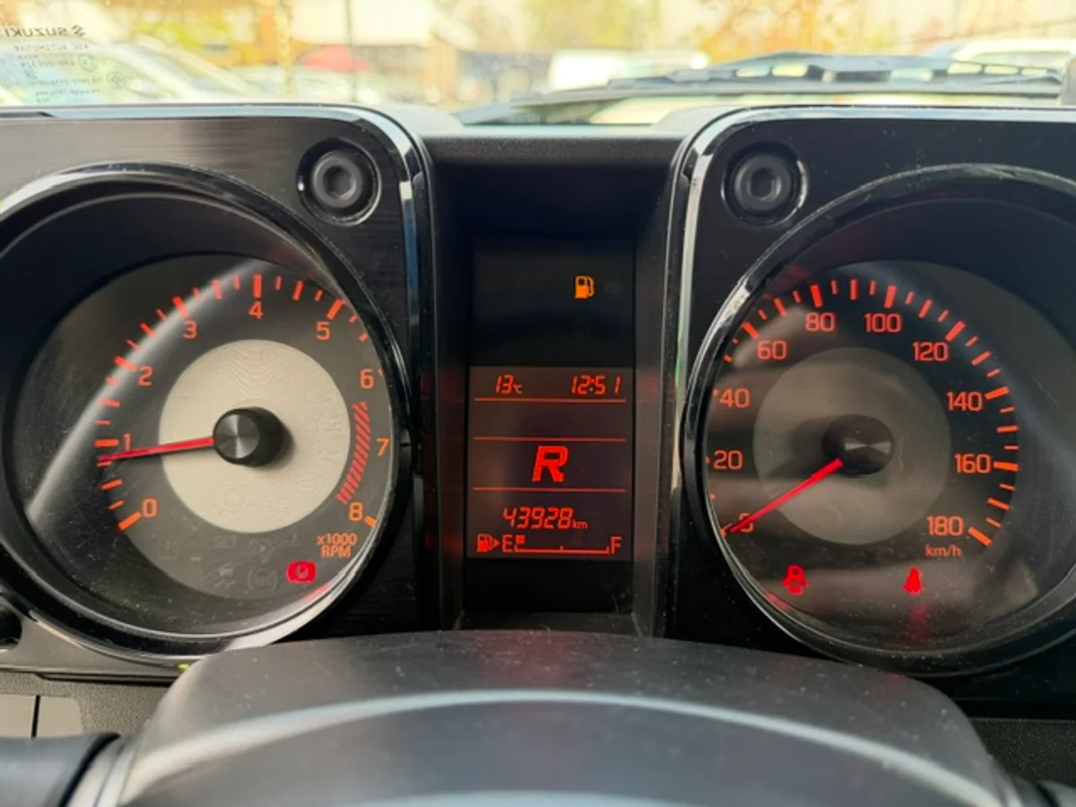 2023 Suzuki Jimny 1.5 Auto GL 4WD - Miniatura 9