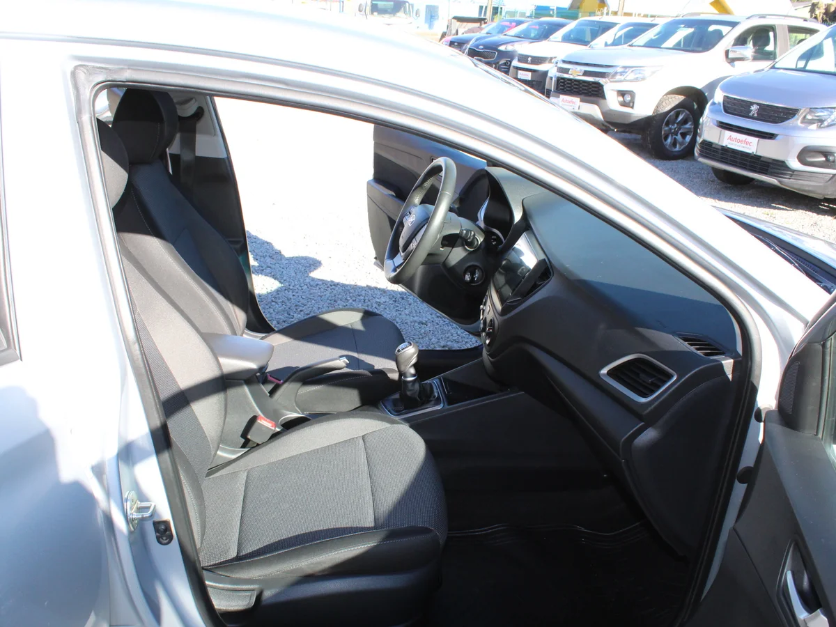 Hyundai Accent Hci — foto 6 de 15