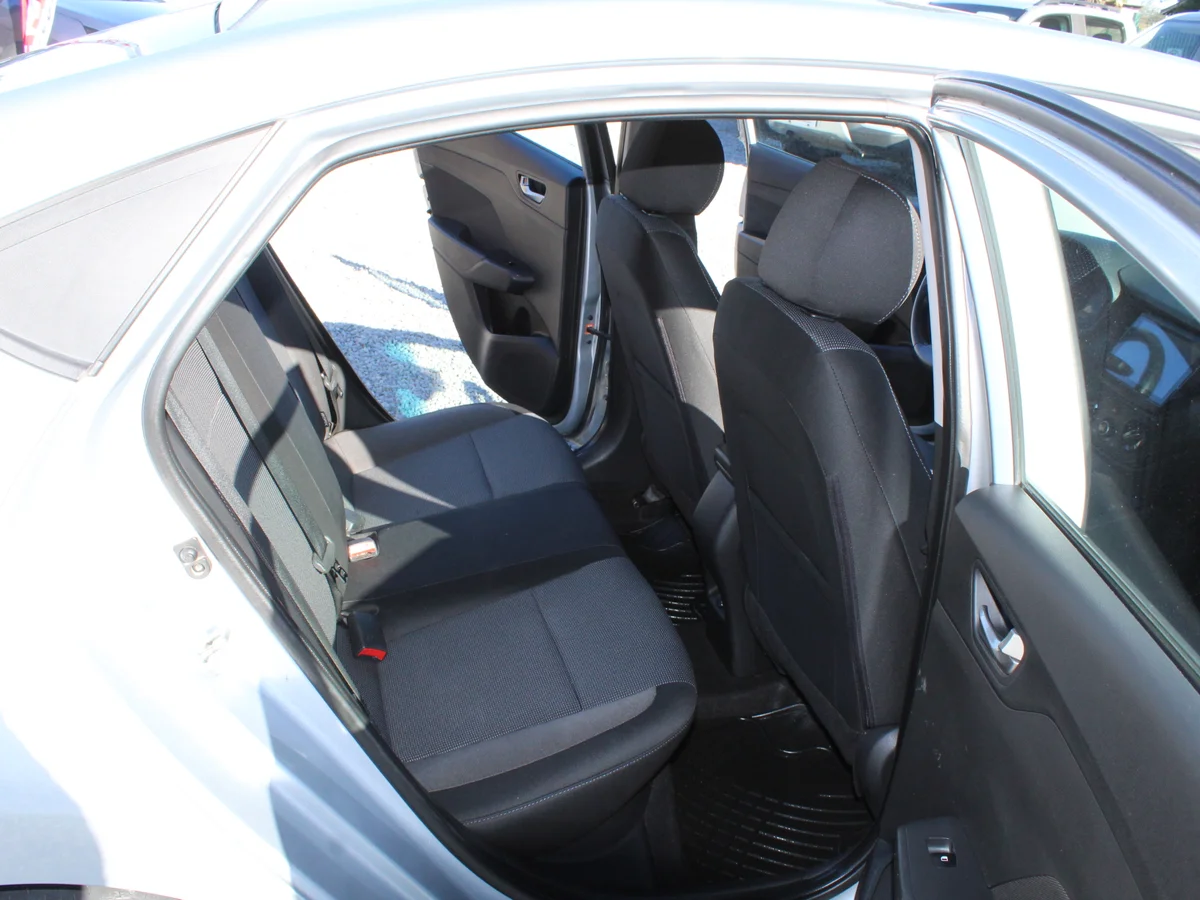 Hyundai Accent Hci — foto 7 de 15