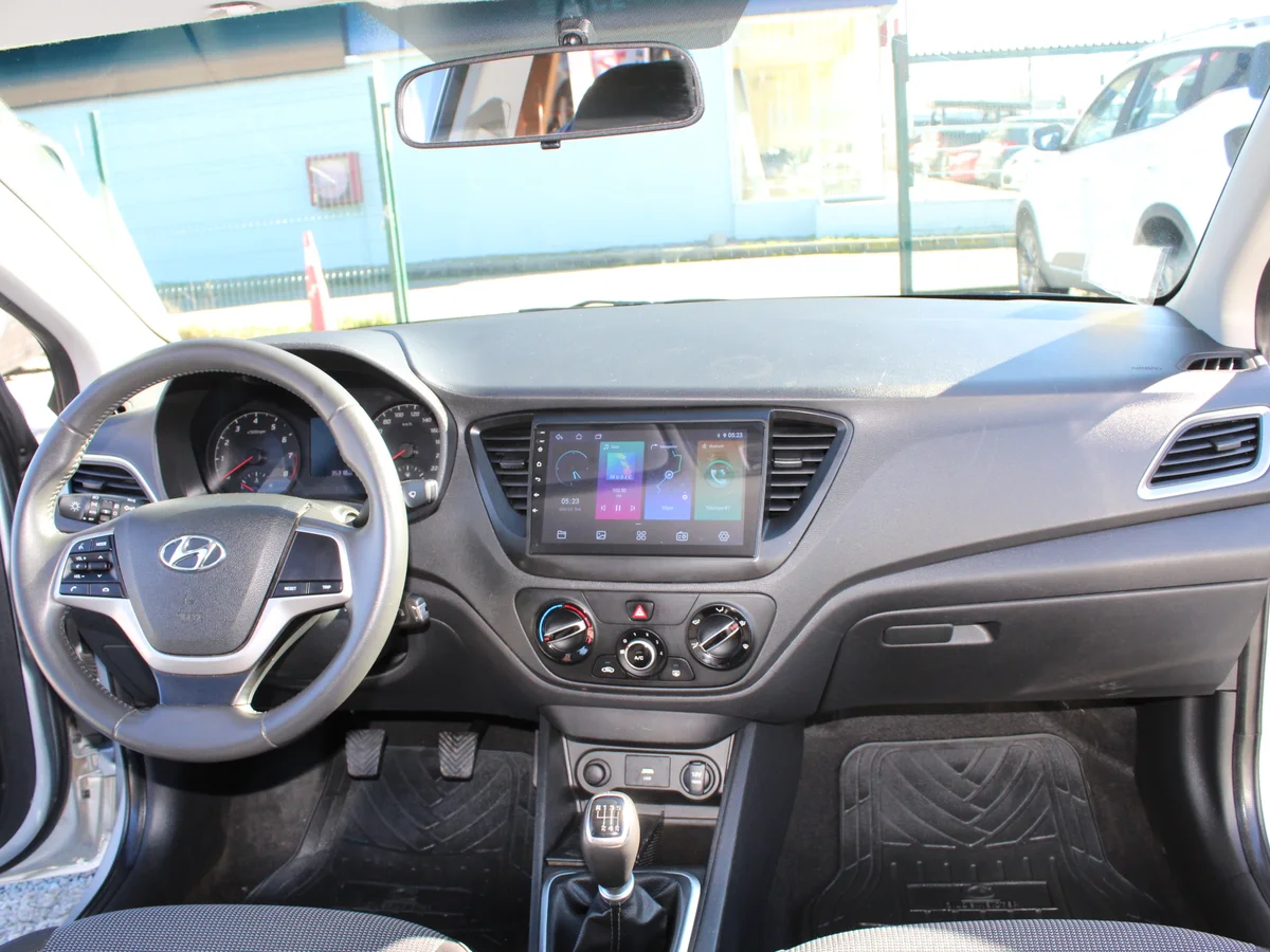 Hyundai Accent Hci — foto 9 de 15