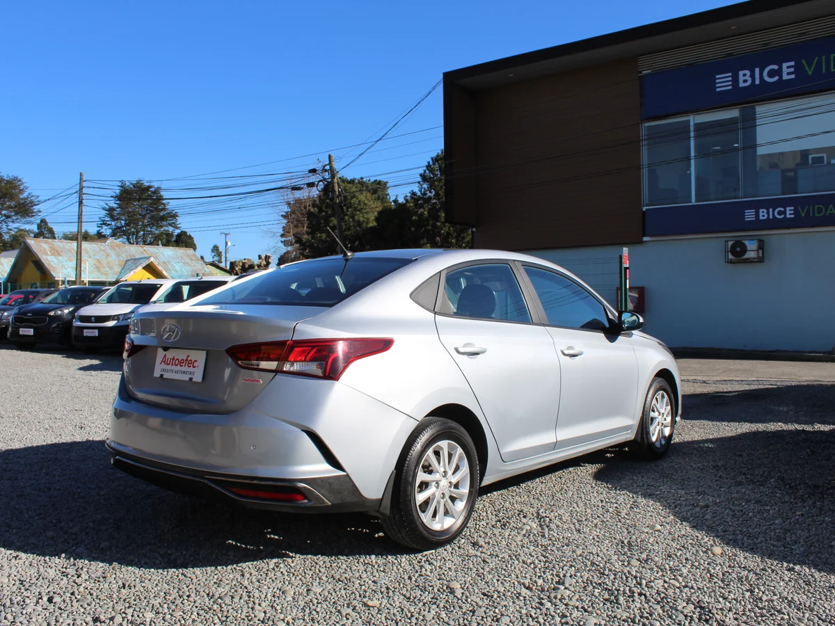 Hyundai Accent Hci — foto 11 de 15