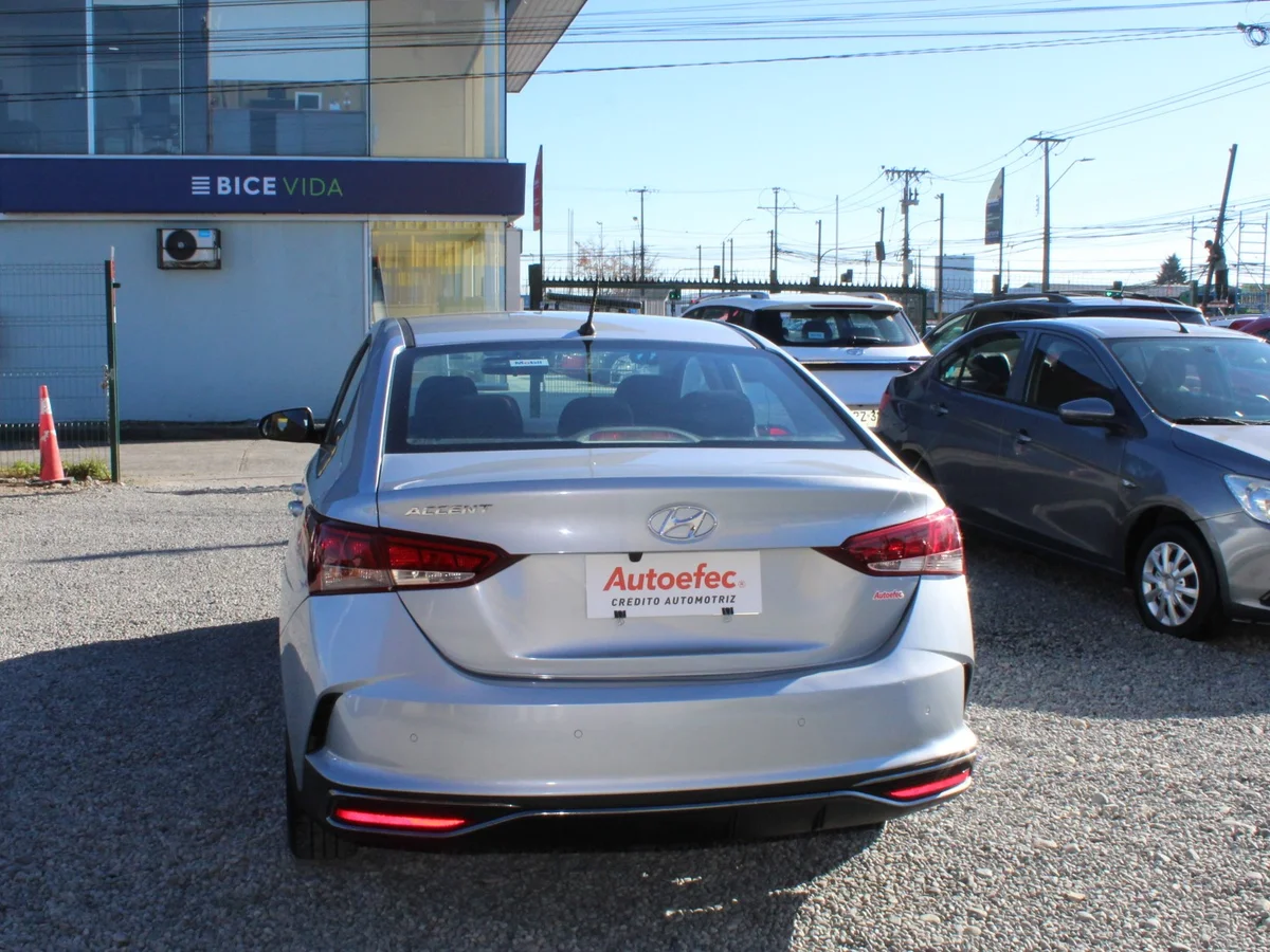 Hyundai Accent Hci — foto 12 de 15