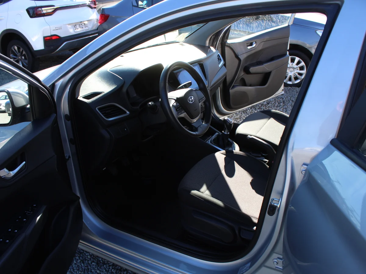 Hyundai Accent Hci — foto 13 de 15