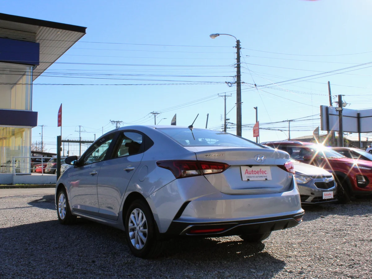 Hyundai Accent Hci — foto 14 de 15
