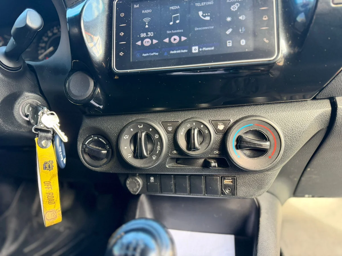Toyota Hilux DX 2.4 4X4 2021 - Miniatura 10