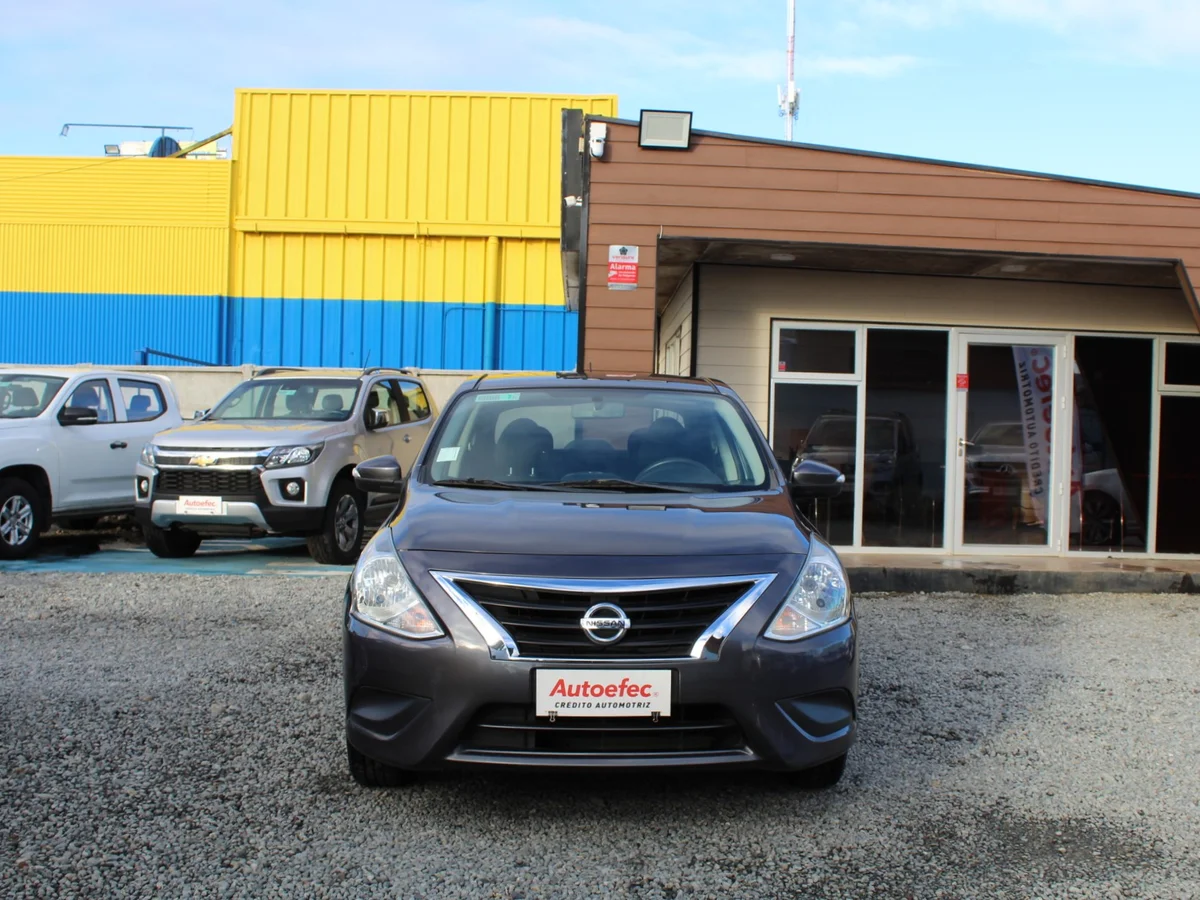 Nissan Versa Sense — foto 3 de 13