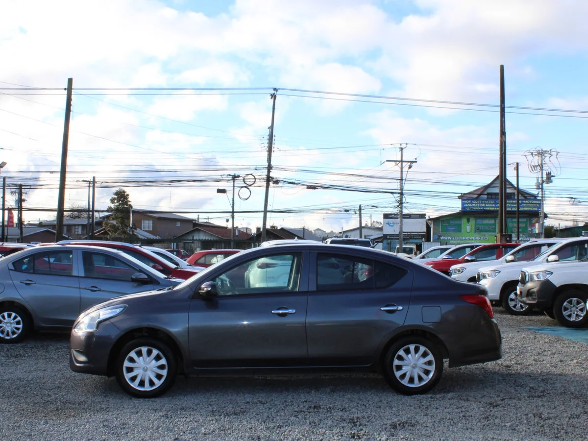 Nissan Versa Sense — foto 13 de 13