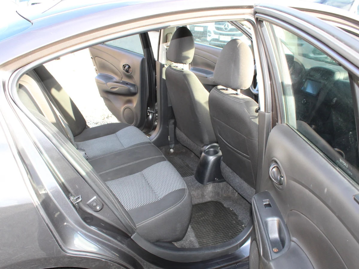 Nissan Versa Sense — foto 8 de 13