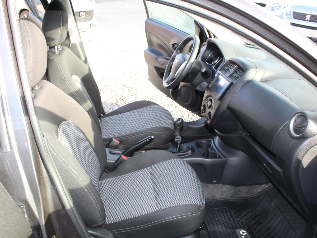 Nissan Versa Sense — foto 5 de 13