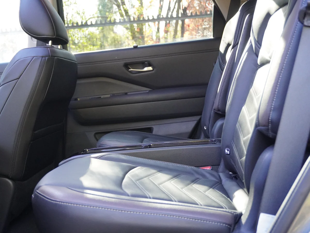 Nissan Pathfinder 3.5 Exclusive 4x4 Año 2025 miniatura 14