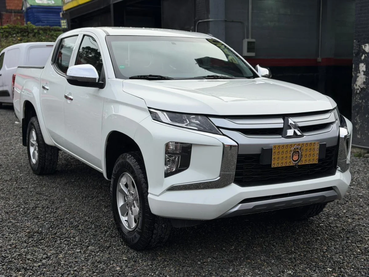 Mitsubishi L200 Katana CR 4x2 2.4 MT 2023