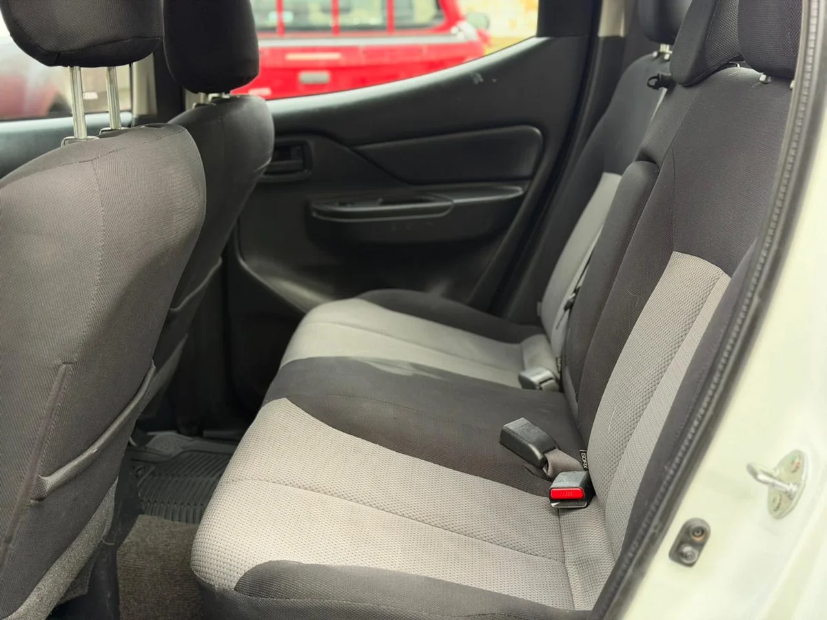 Mitsubishi L200 Katana CR 4x2 2.4 MT 2023 - Miniatura 8