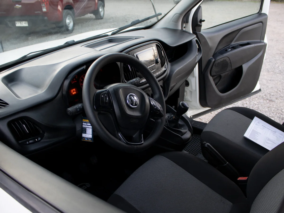 RAM VAN 1000 2022 miniatura 7