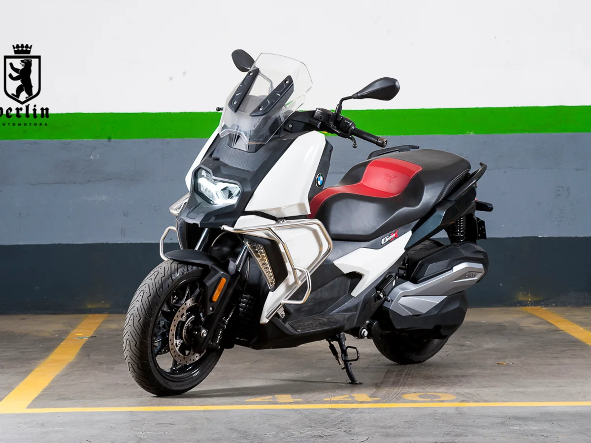 BMW G400X Scooter