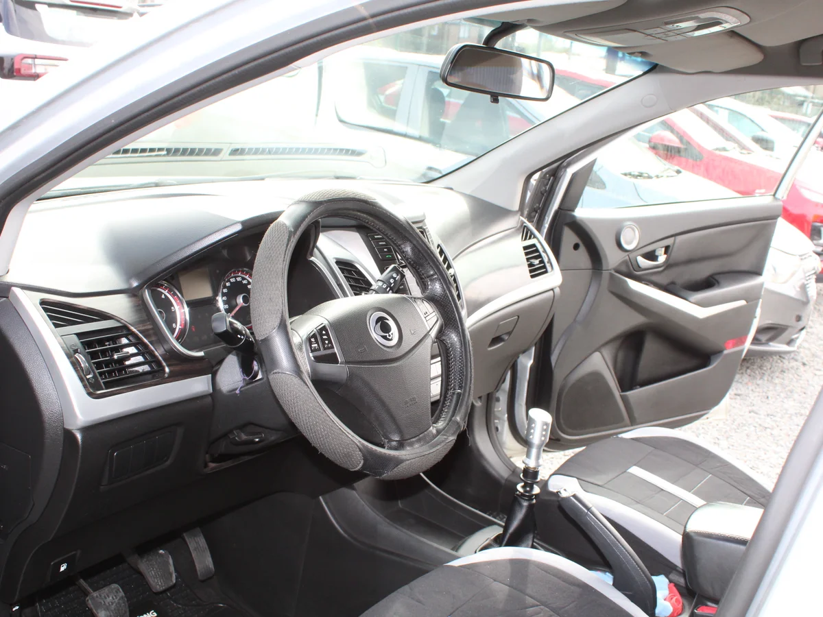 SSANGYONG KORANDO XDI 2.0 Diésel 2015 - Miniatura 10