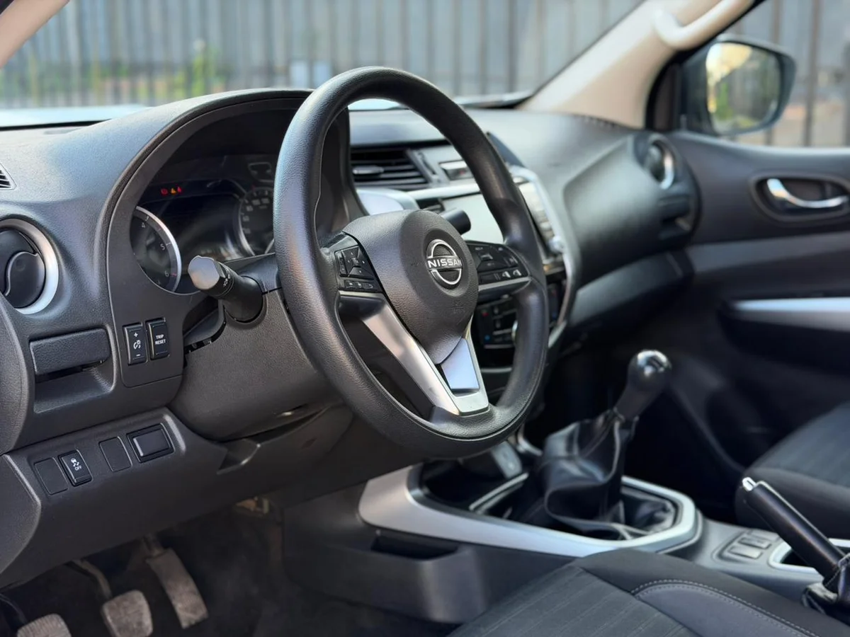 NISSAN Navara 4X2 MT 2024 - Miniatura 8