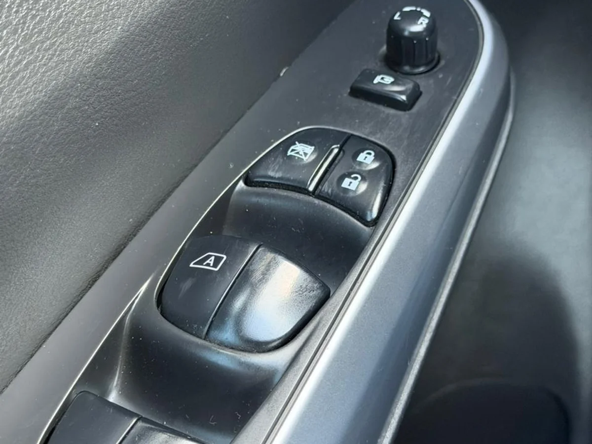 NISSAN Navara 4X2 MT 2024 - Miniatura 15