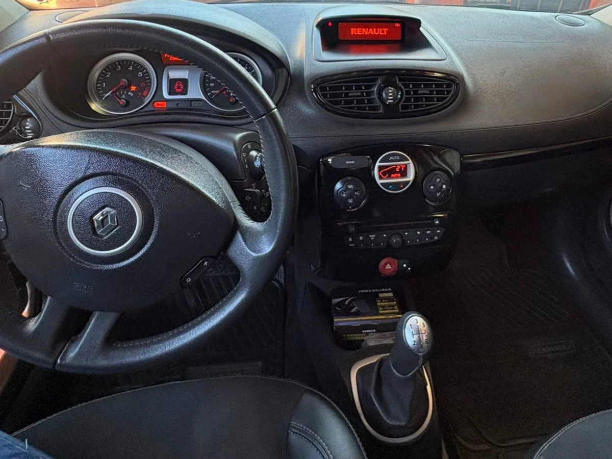 RENAULT CLIO 1.6 2013