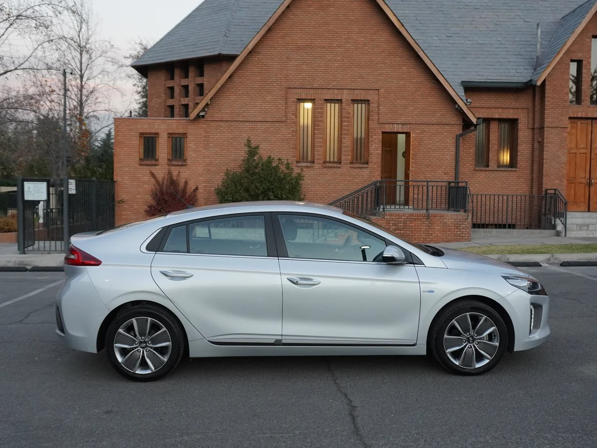 HYUNDAI IONIQ 1.6 GDI HÍBRIDO AE 2020 miniatura 4