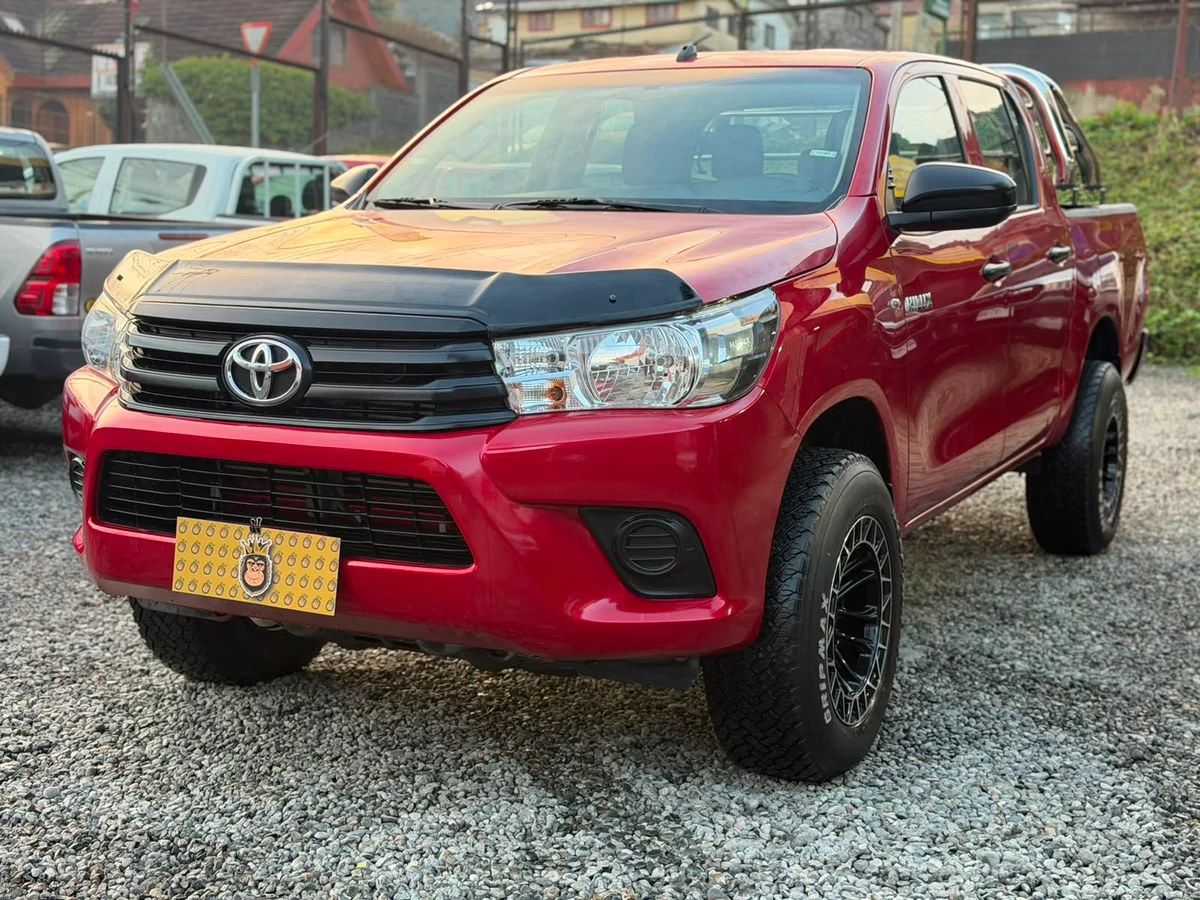 TOYOTA HILUX D CAB DX 4X4 2.4 DCAB MT 4X4 2.4 2023