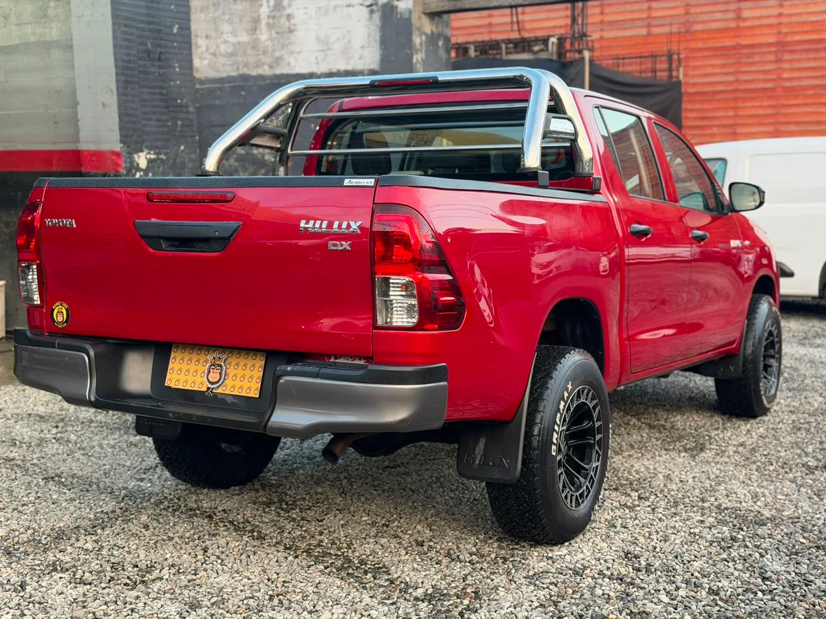 TOYOTA HILUX D CAB DX 4X4 2.4 DCAB MT 4X4 2.4 2023