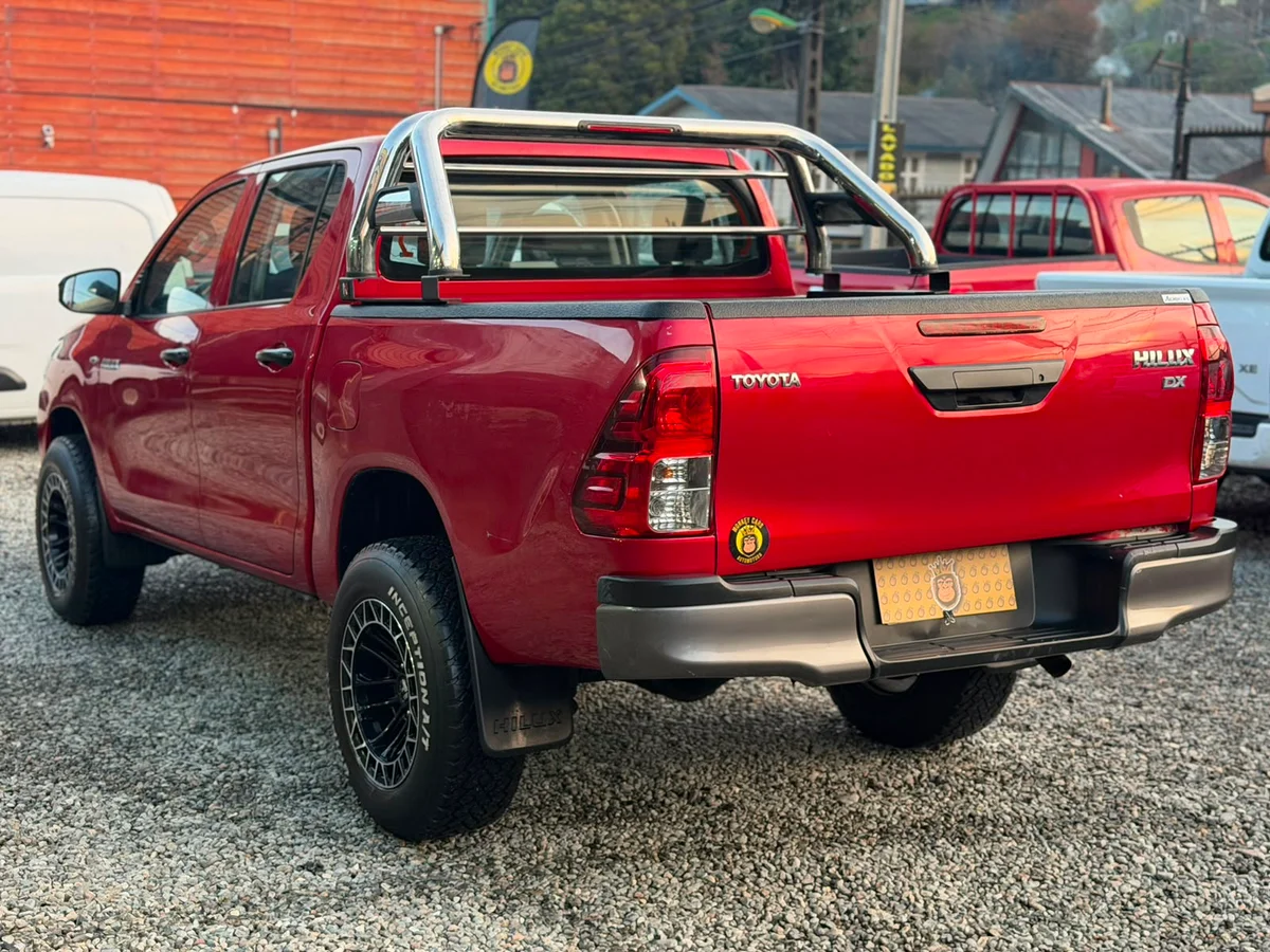 TOYOTA HILUX D CAB DX 4X4 2.4 DCAB MT 4X4 2.4 2023 - Miniatura 7