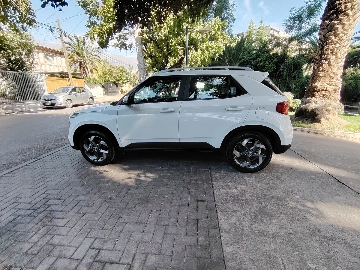 HYUNDAI Venue 1.6 QX PLUS 4X2 MT 5P 2024