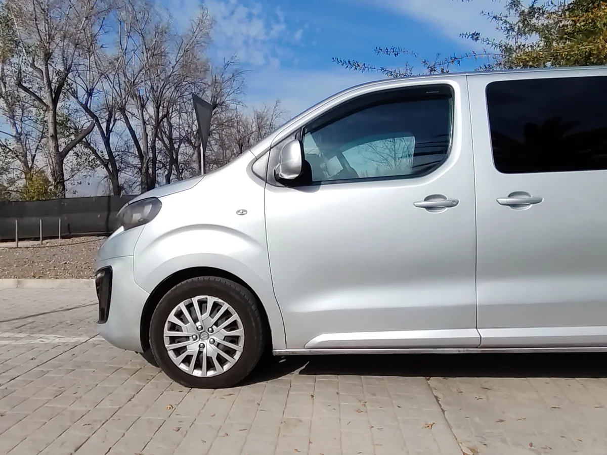 PEUGEOT Traveller BLUEHDI 2019