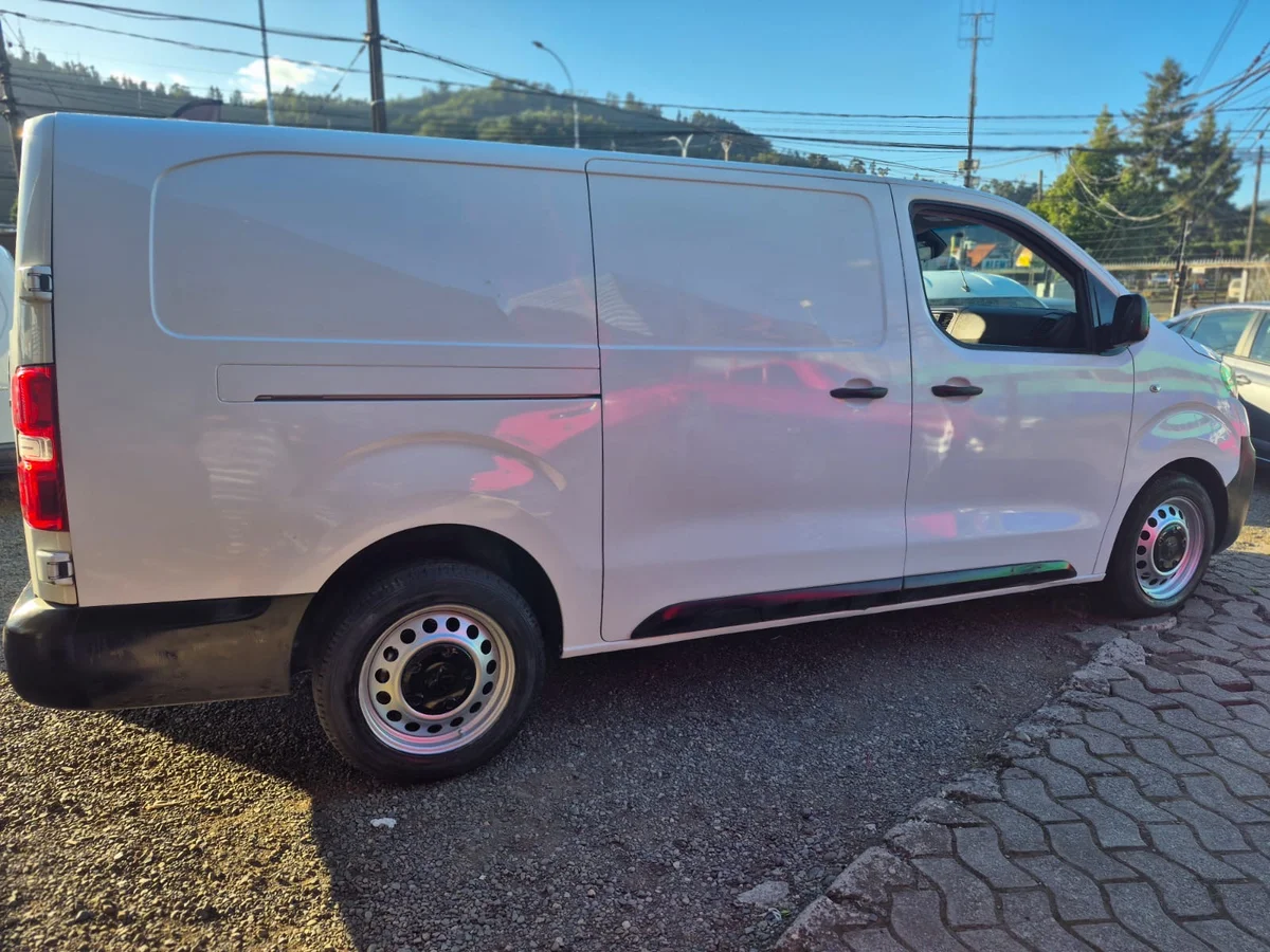PEUGEOT Expert 2.0 PREMIUM DIESEL 4X2 FURGON 150HP MT 5P 2021