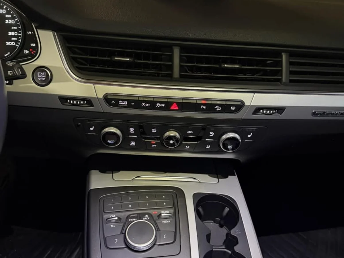 AUDI Q7 TFSI 2.0 2018 - Miniatura 10