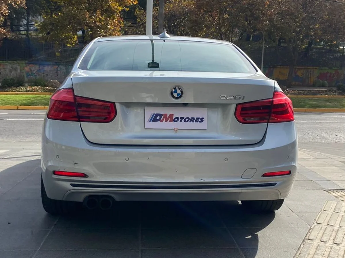 BMW 320I 2.0 AT Limousine 2017