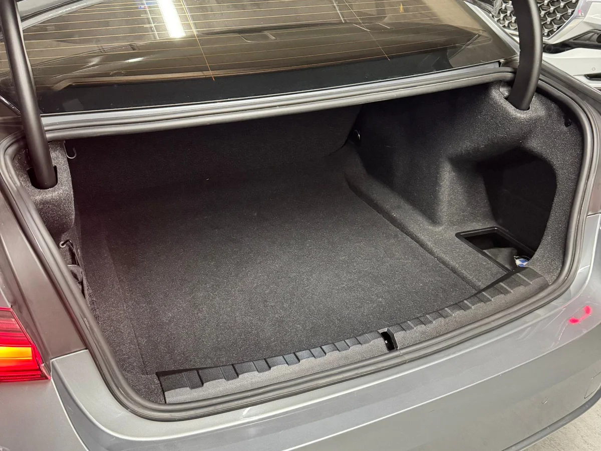 BMW 320I Urban 2023 - Miniatura 13