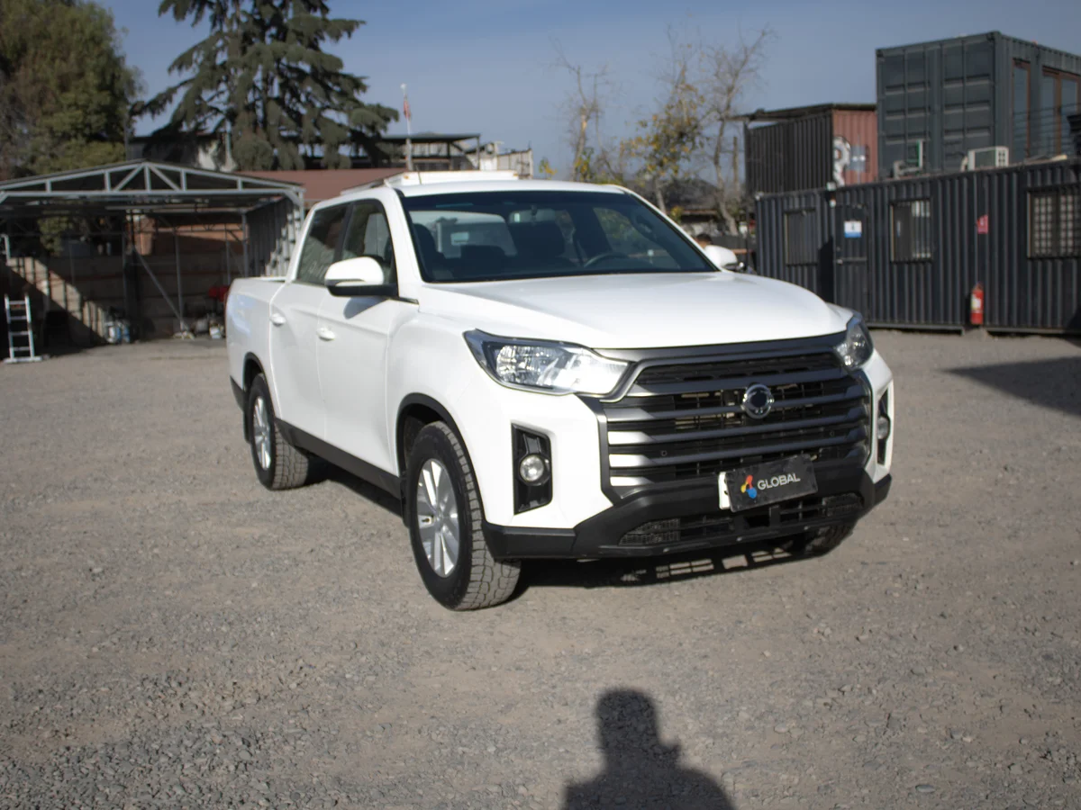 SSANGYONG MUSSO GRAND 2.2 4x2 2023 miniatura 1