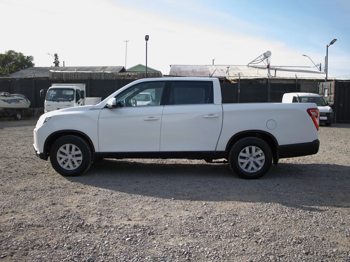 SSANGYONG MUSSO GRAND 2.2 4x2 2023 miniatura 4
