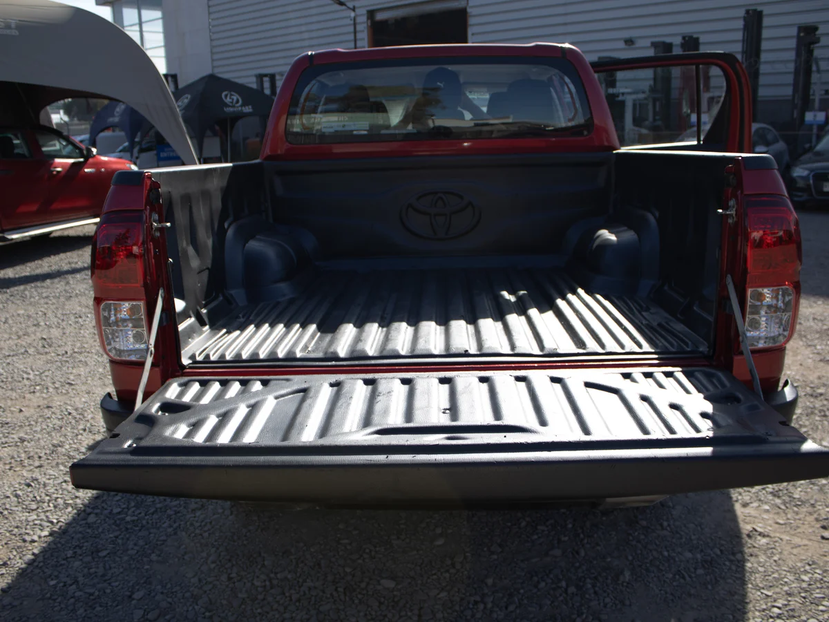 TOYOTA HILUX 4x2 2023 miniatura 7