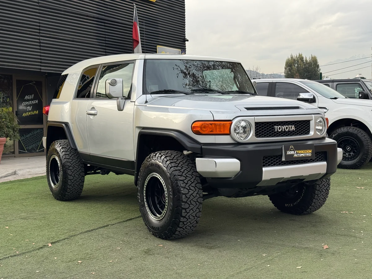 TOYOTA FJ CRUISER LIMITED 4X4 4.0 AUT 4.0 V6 2008