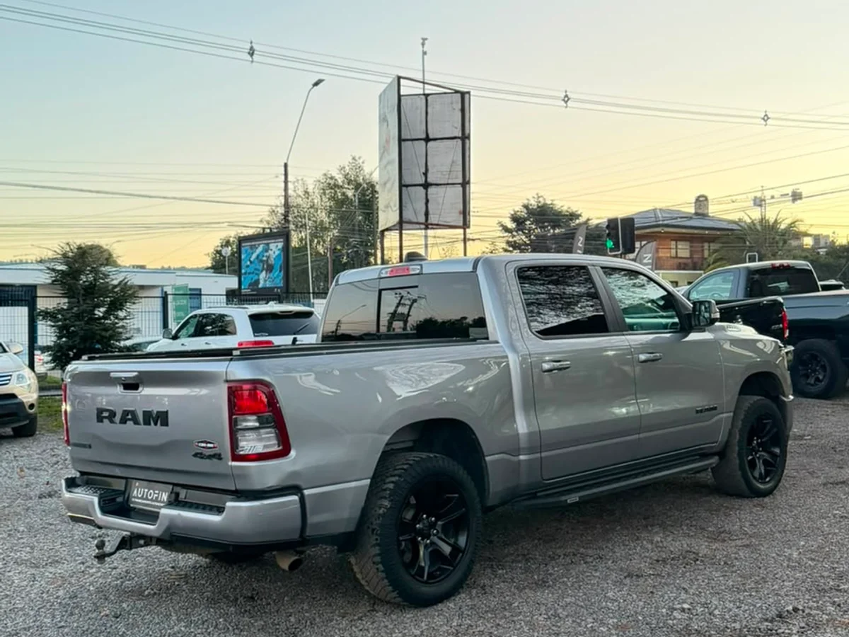 RAM 1500 3.6 4X4 QUAD CAB DOB. CAB. AT 4P 2020 - Imagen 3