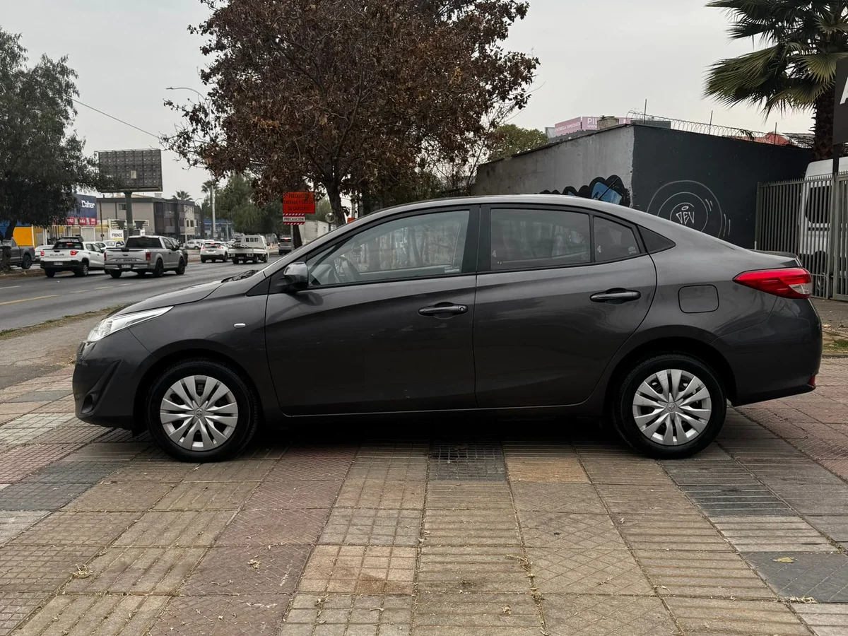 TOYOTA Yaris 1.5 GLI 4X2 E MT 4P 2019 - Miniatura 7