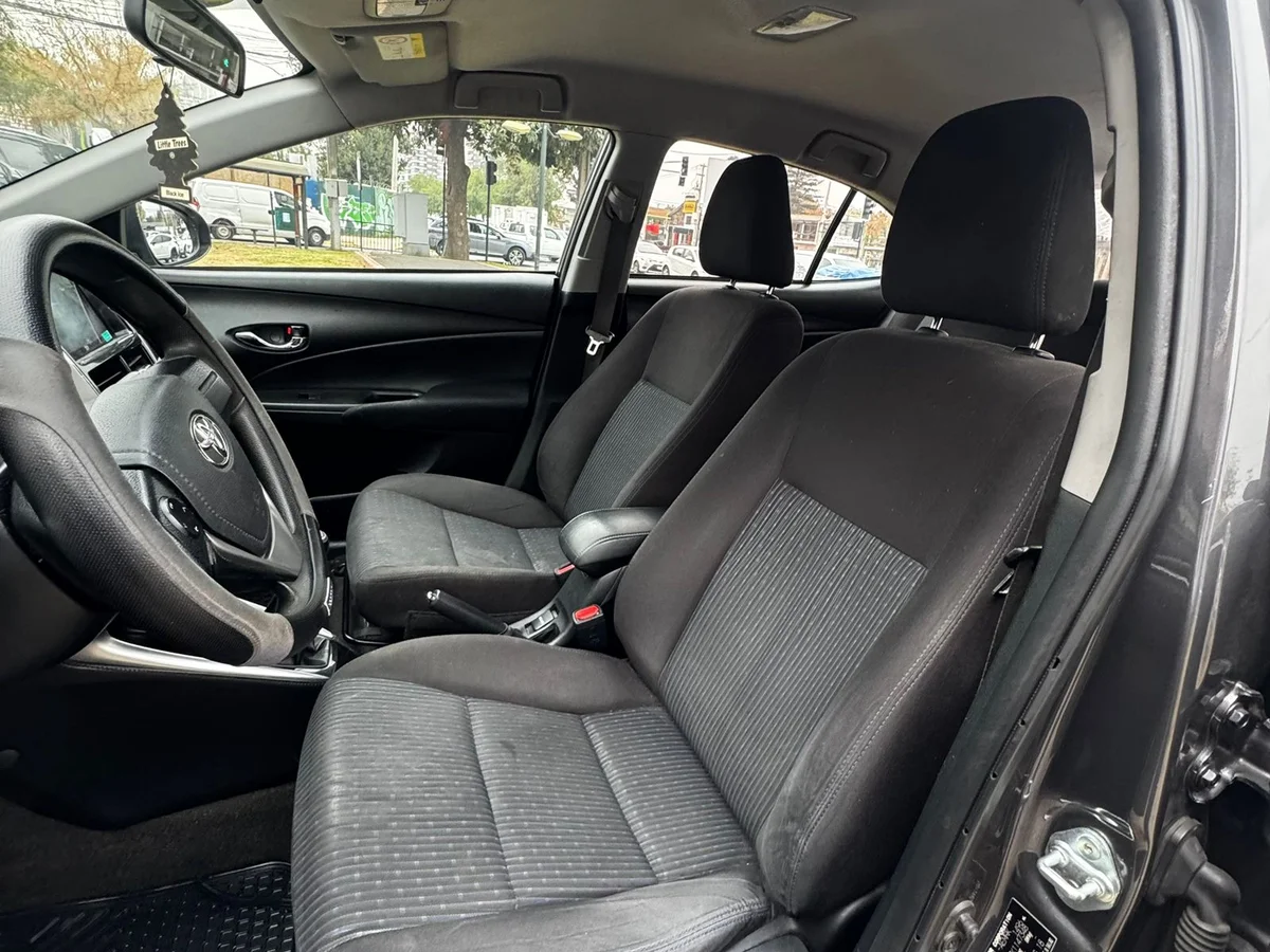 TOYOTA Yaris 1.5 GLI 4X2 E MT 4P 2019 - Miniatura 8