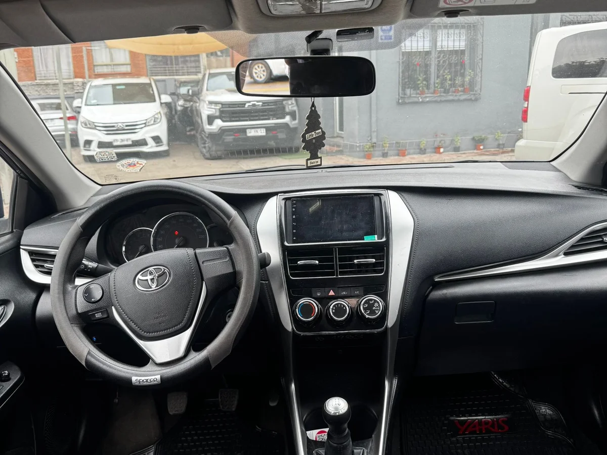TOYOTA Yaris 1.5 GLI 4X2 E MT 4P 2019 - Miniatura 9