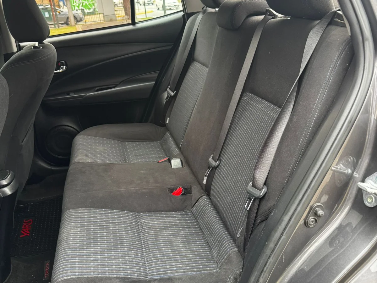 TOYOTA Yaris 1.5 GLI 4X2 E MT 4P 2019 - Miniatura 10