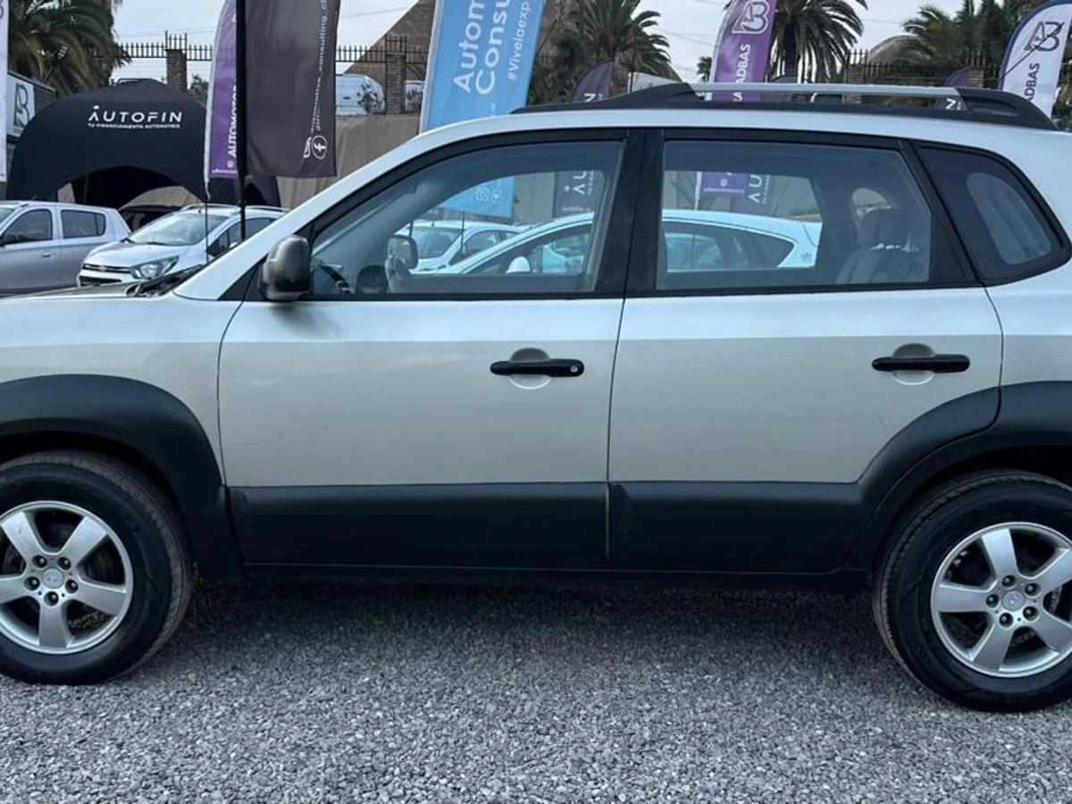 HYUNDAI TUCSON GL 2.0 2006 - Miniatura 3