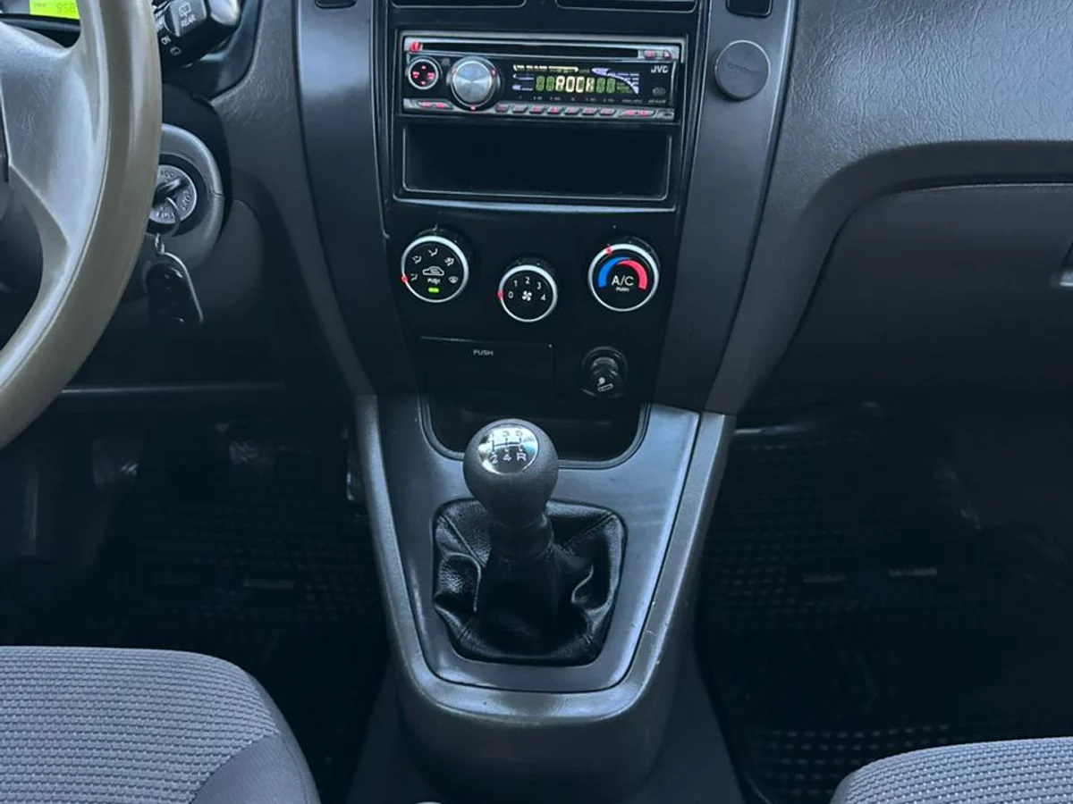 HYUNDAI TUCSON GL 2.0 2006 - Miniatura 5