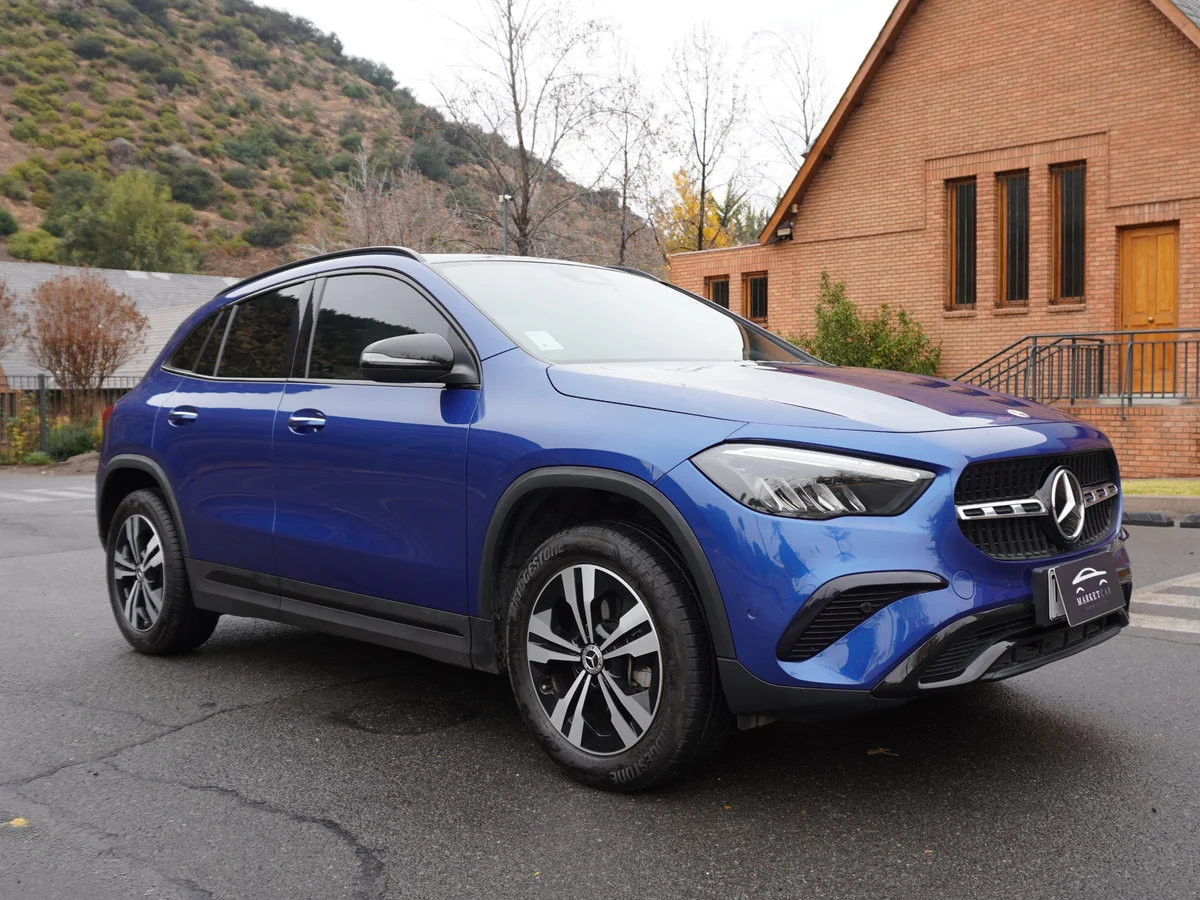 MERCEDES BENZ GLA 200 AUT Progressive AT 2025 miniatura 3